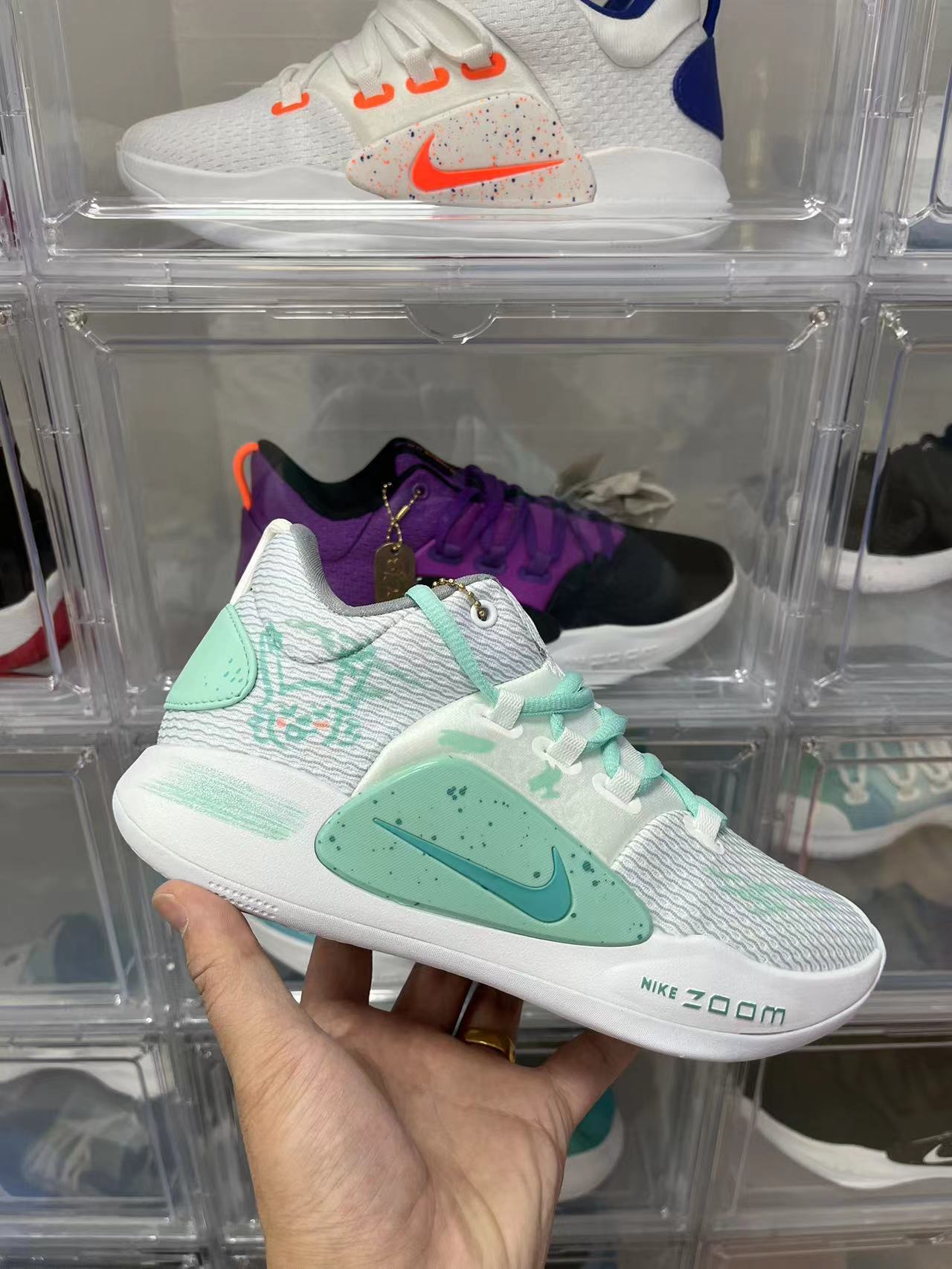 2018 Nike Hyperdunk Low 内置双气垫