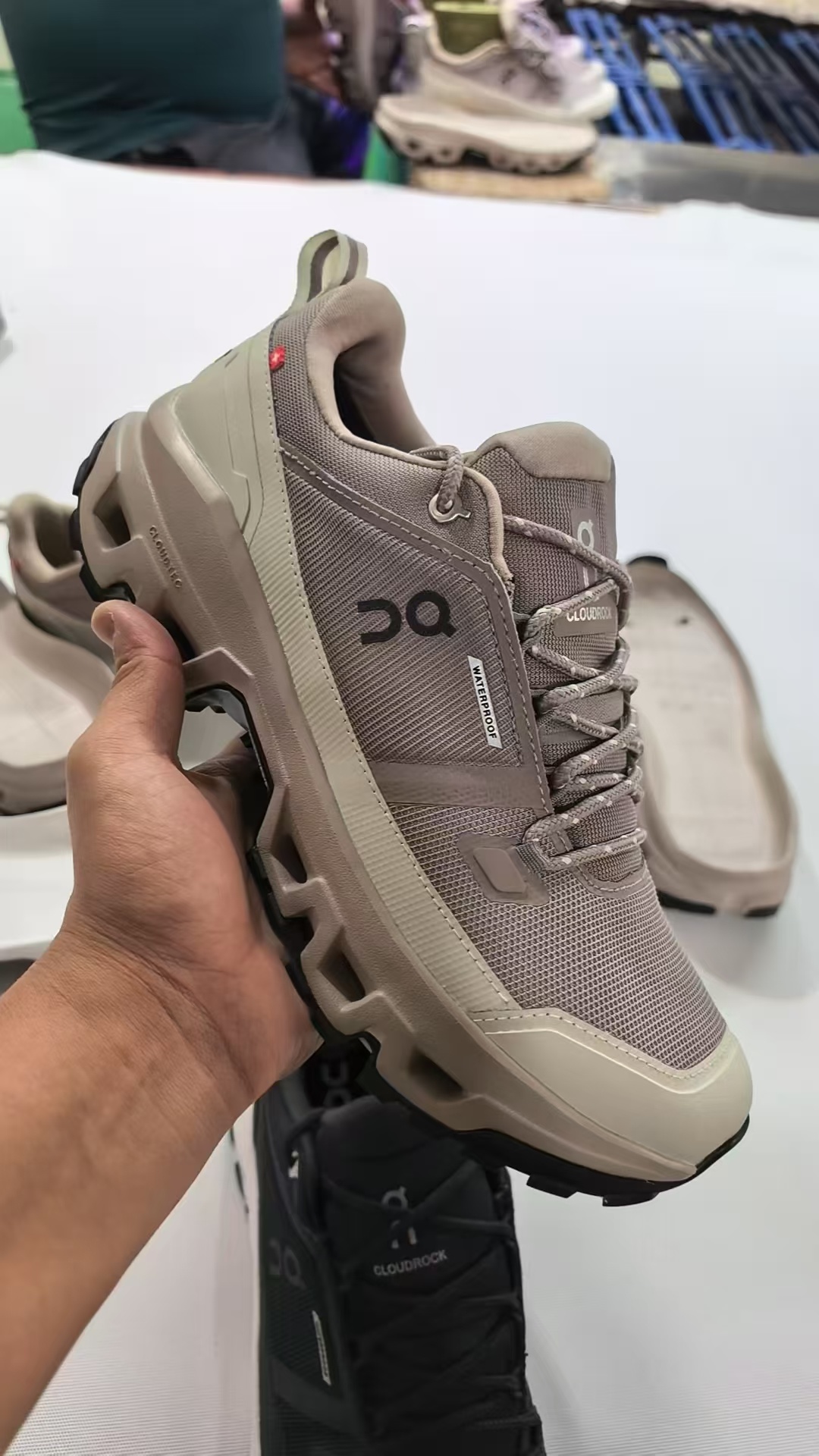 On Cloudrock Low ​2025（J-7 J-10  ）
