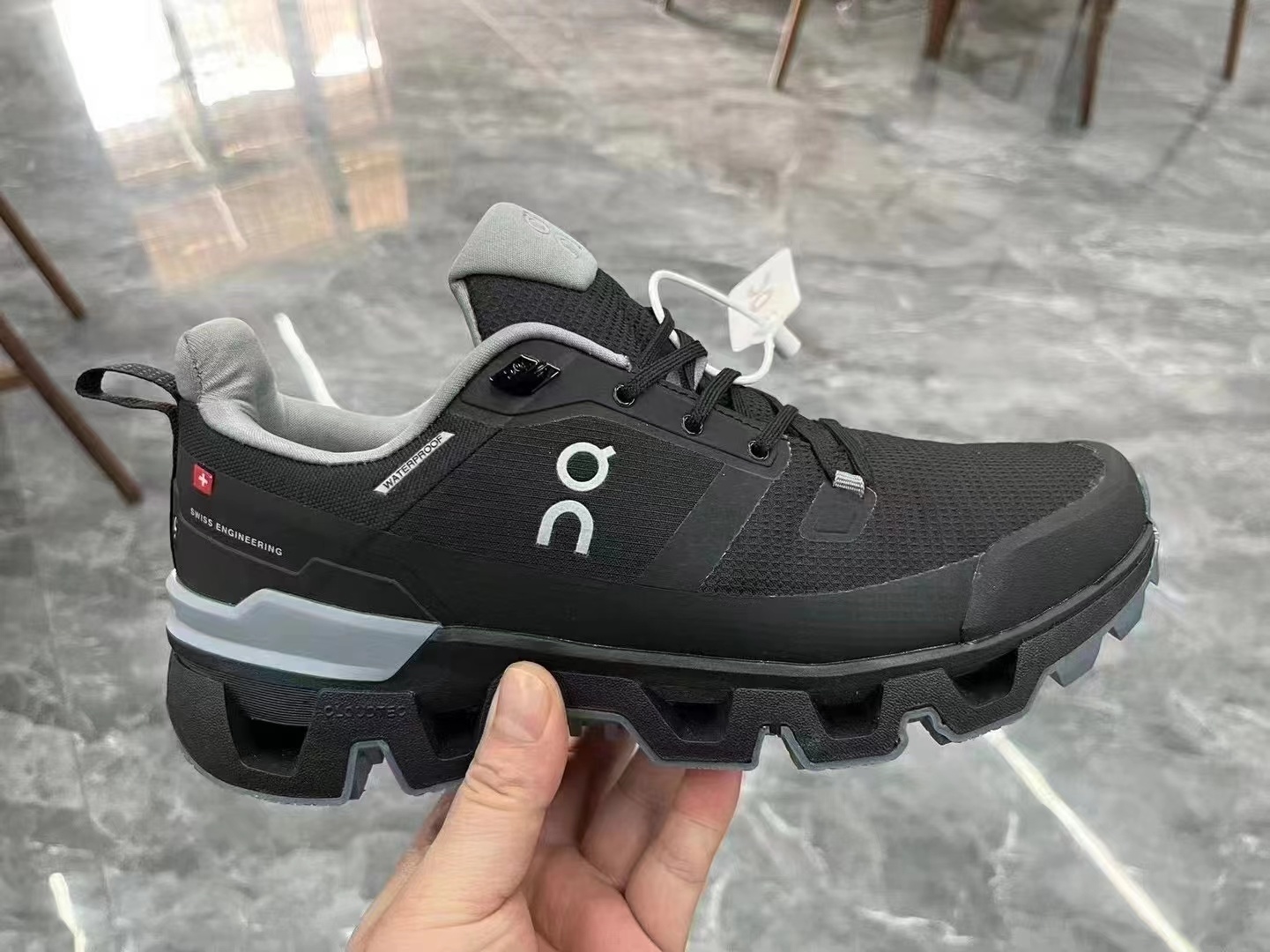 On Cloudrock Low ​2025（J-7 J-10  ）