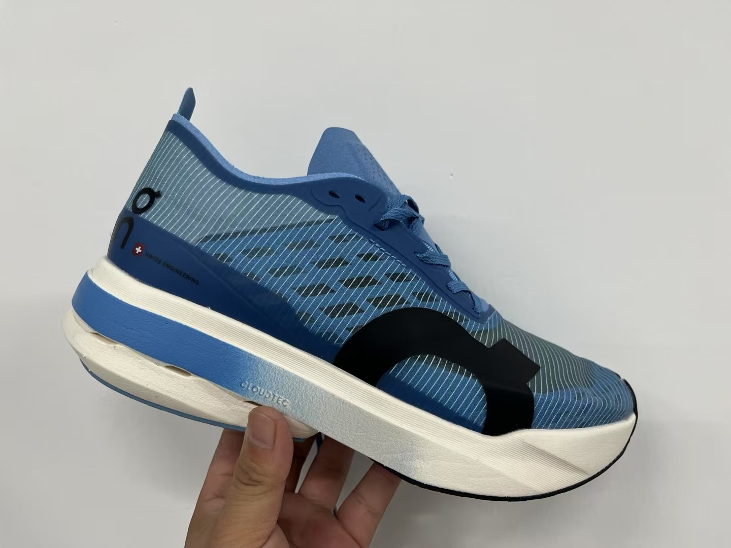 On Running（J-10）