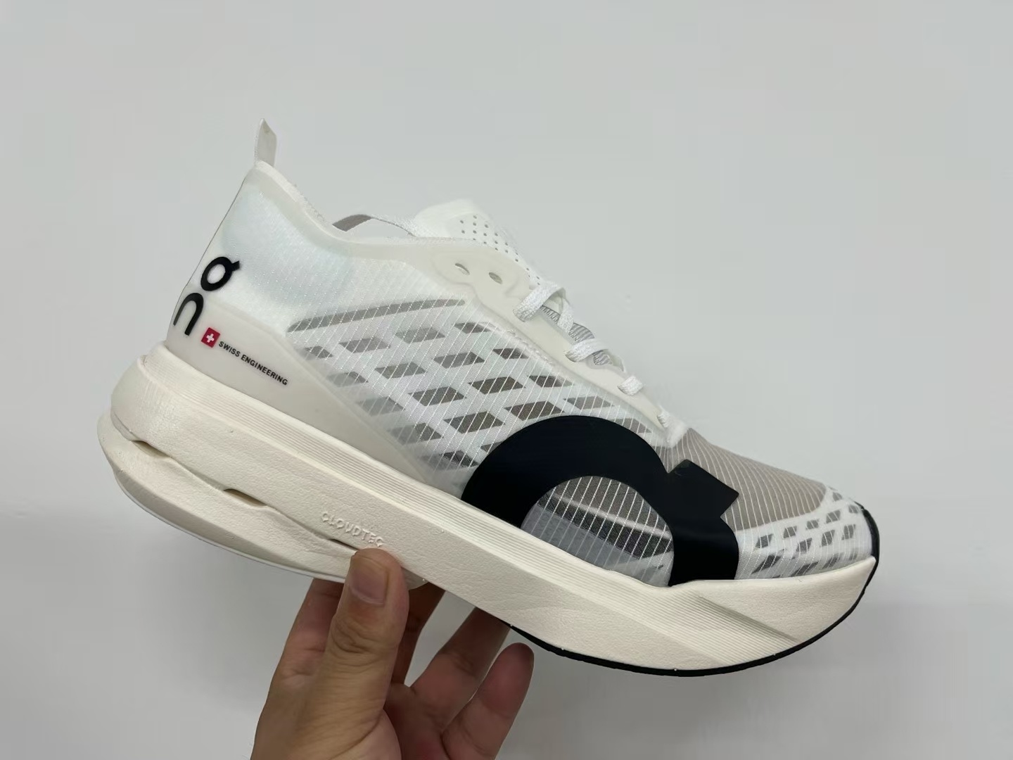On Running（J-10）