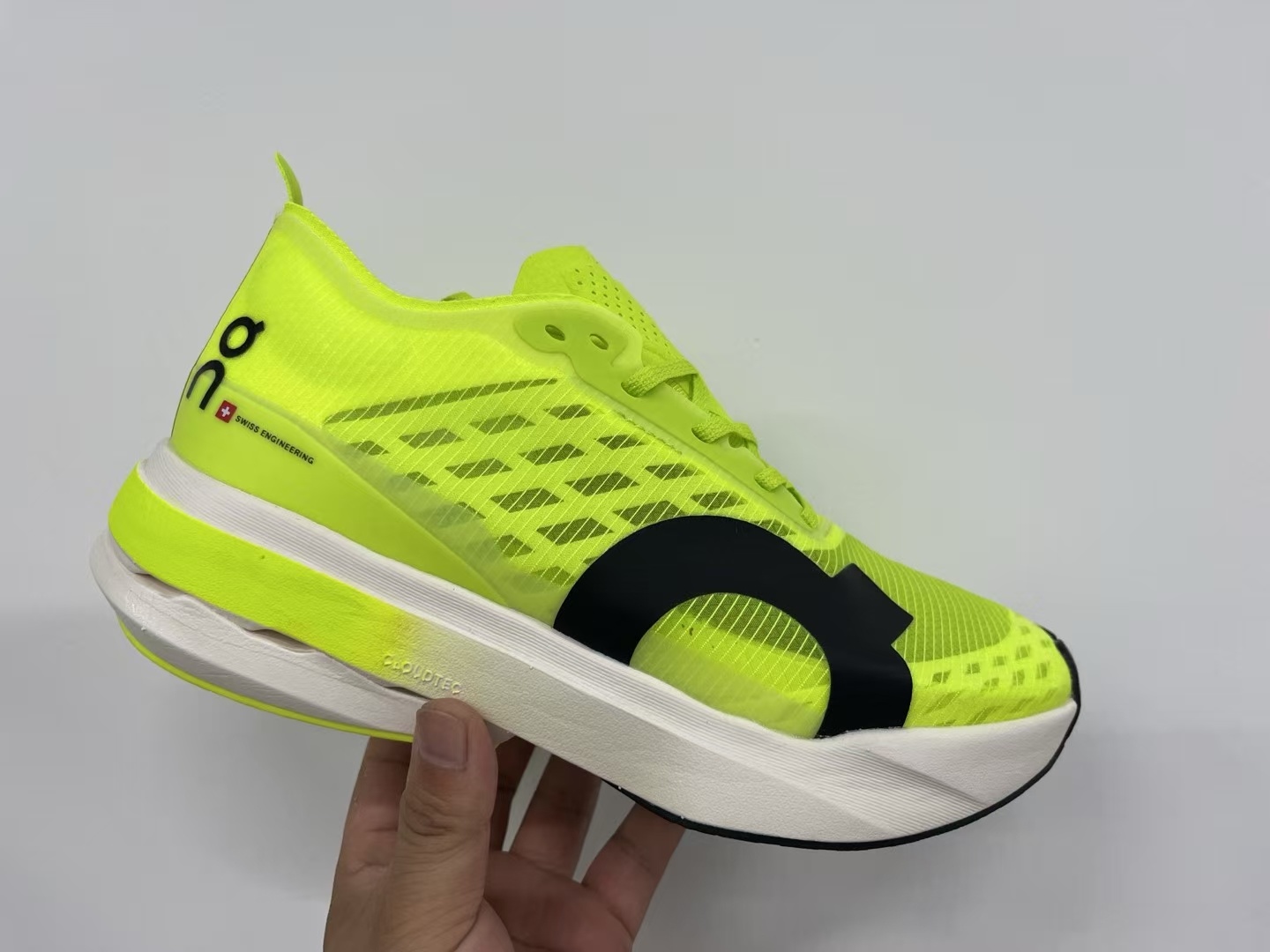 On Running（J-10）