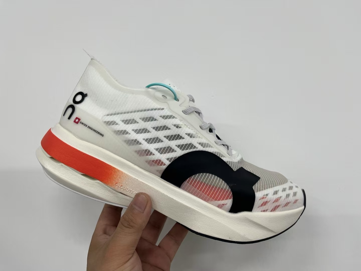 On Running（J-10）