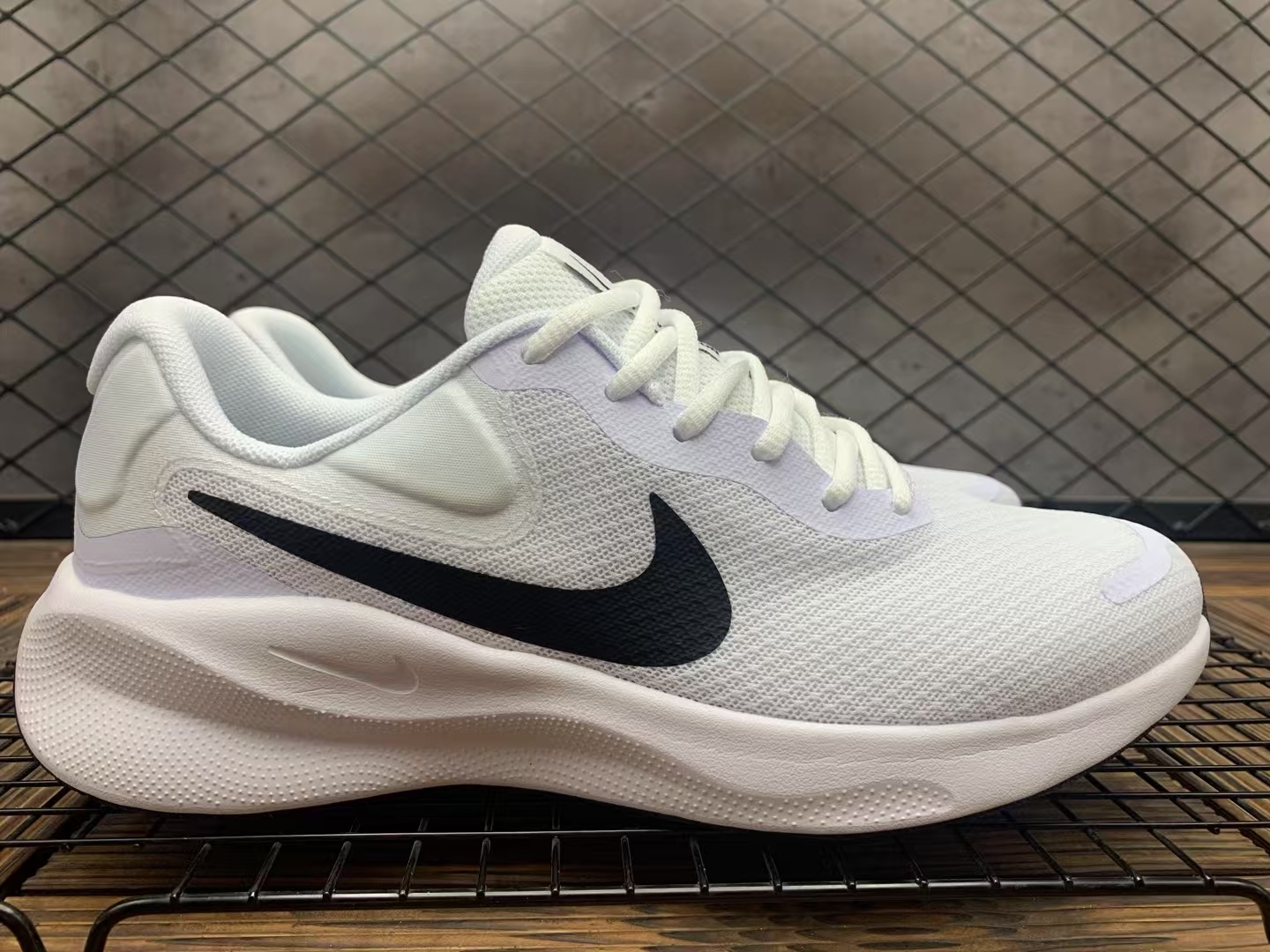 Nike Revolution 6（F46）