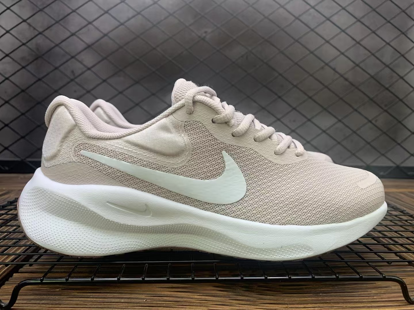 Nike Revolution 6（F46）