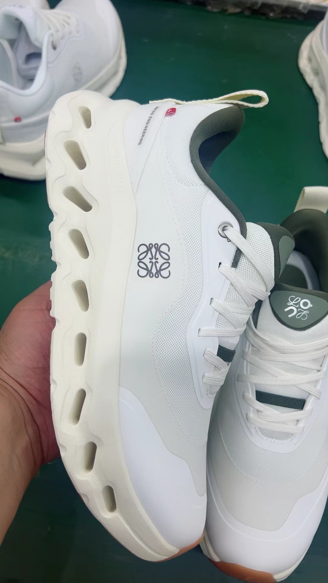 On X Loewe #532（J-18）
