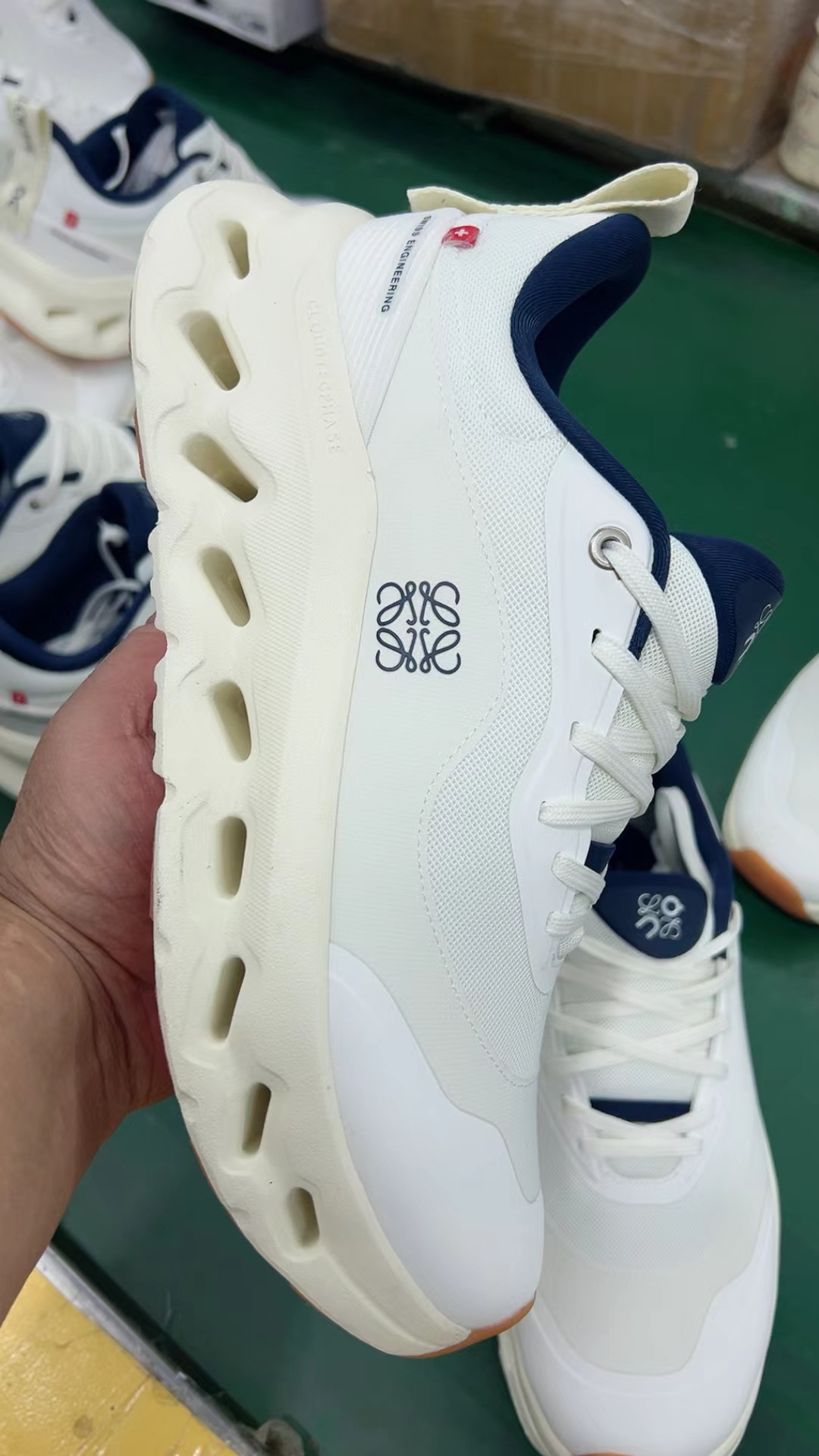 On X Loewe #532（J-18）