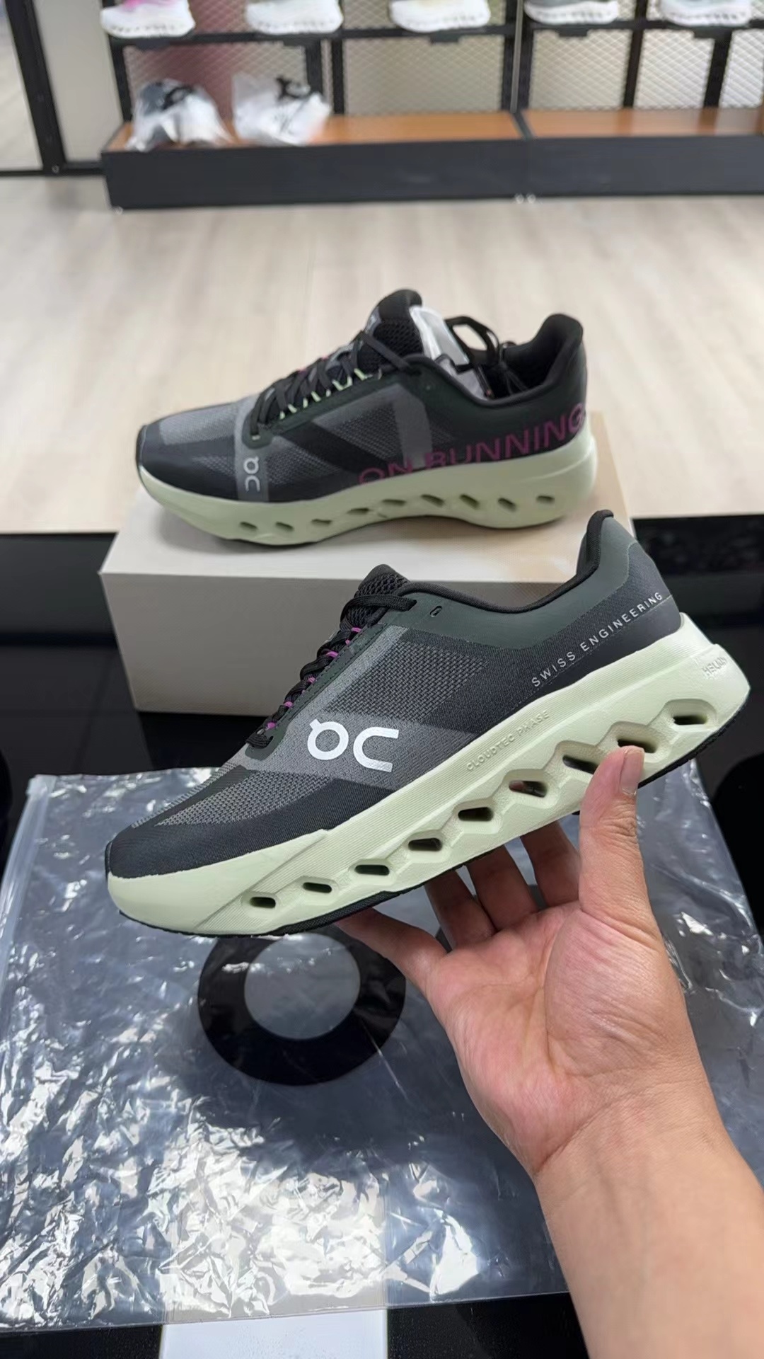 On Cloudsurfer Next （F121）