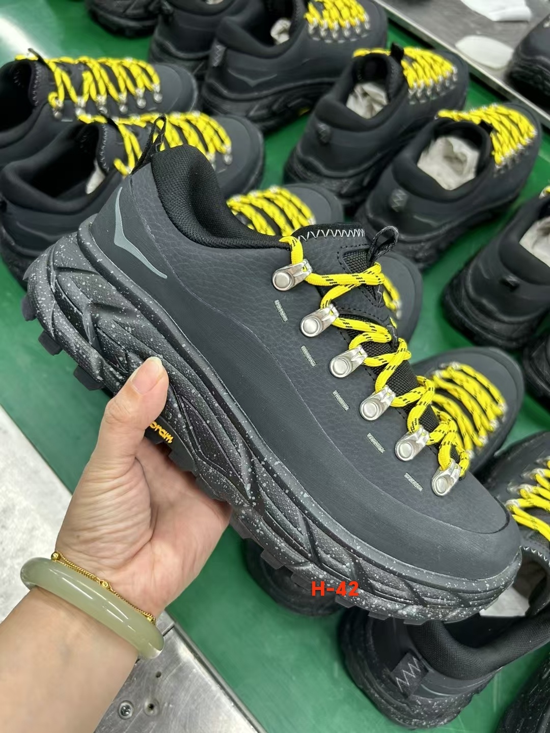 Ho-ka One One Tor Summit（H42)