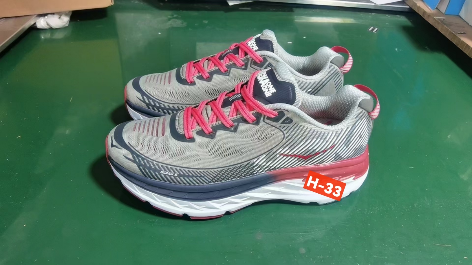 Ho-ka W Bondi One 5 (H-33)